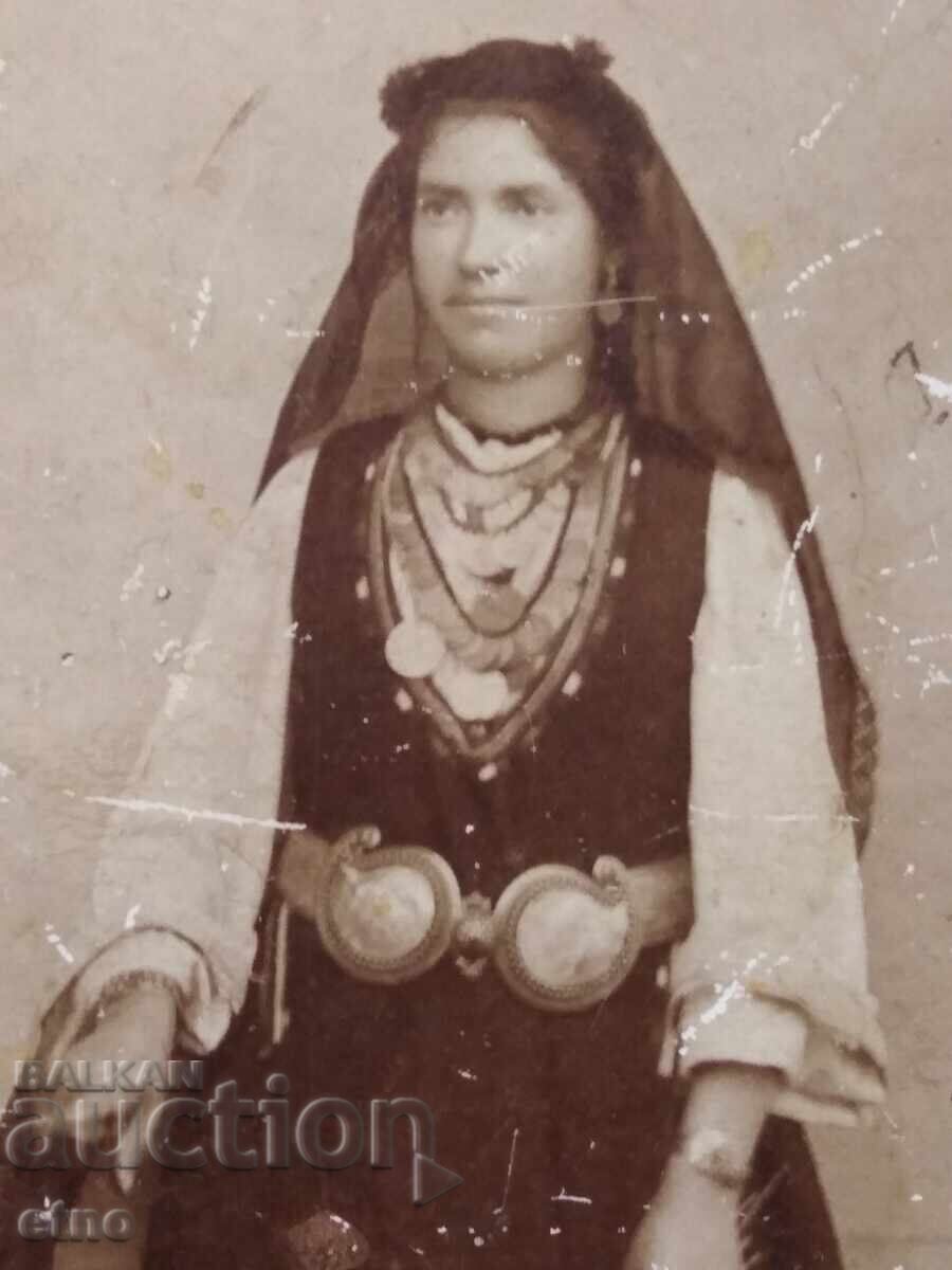 ΒΑΣΙΛΙΚΗ ΦΩΤΟΓΡΑΦΙΑ ΧΑΡΤΟΝΙ, ΦΟΡΕΣΙΑ, ΠΑΦΤΕΣ, κοσμήματα, γιαγιά ΠΑΥΝΑ, ως νέα με τιμή 30.00 BGN | € 15.34 ΒΑΣΙΛΙΚΗ ΦΩΤΟΓΡΑΦΙΑ ΧΑΡΤΟΝΙ, ΦΟΡΕΣΙΑ, ΠΑΦΤΕΣ, κοσμήματα, γιαγιά ΠΑΥΝΑ, ως νέα με τιμή 30.00 BGN | € 15.34