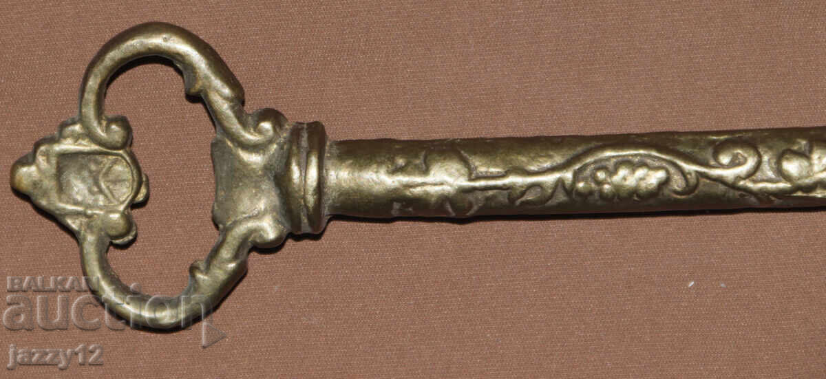 Аукцион Старинен голям бронзов ключ Аукцион Старинен голям бронзов ключ
