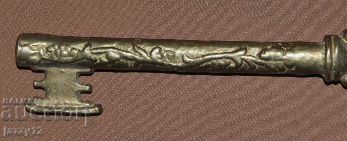 Старинен голям бронзов ключ - 7 Старинен голям бронзов ключ - 7