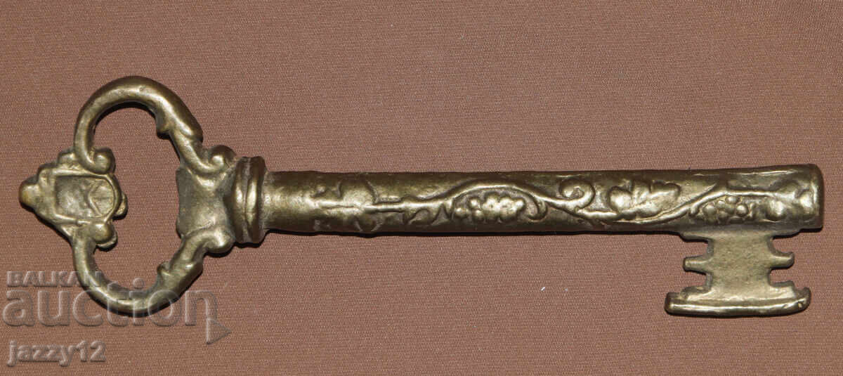 Старинен голям бронзов ключ Старинен голям бронзов ключ