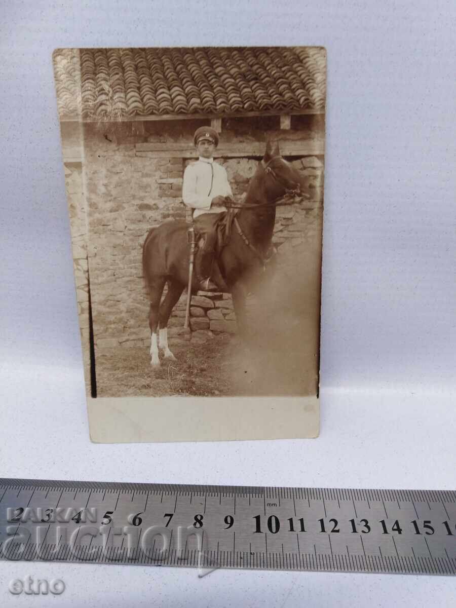 FOTOGRAFIE REGALĂ, CAVALERIST, SOLDAT, UNIFORMĂ, CAL, sabie cu preț 10.00 BGN | € 5.11 FOTOGRAFIE REGALĂ, CAVALERIST, SOLDAT, UNIFORMĂ, CAL, sabie cu preț 10.00 BGN | € 5.11