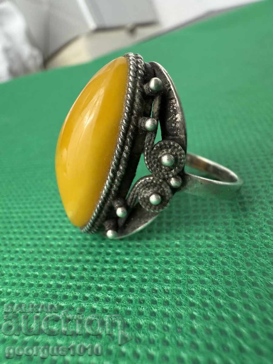 Δημοπρασία Ρωσικό ασημένιο δαχτυλίδι με κεχριμπάρι №7521