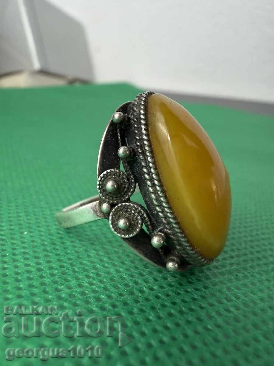 Παράδοση Ρωσικό ασημένιο δαχτυλίδι με κεχριμπάρι №7521