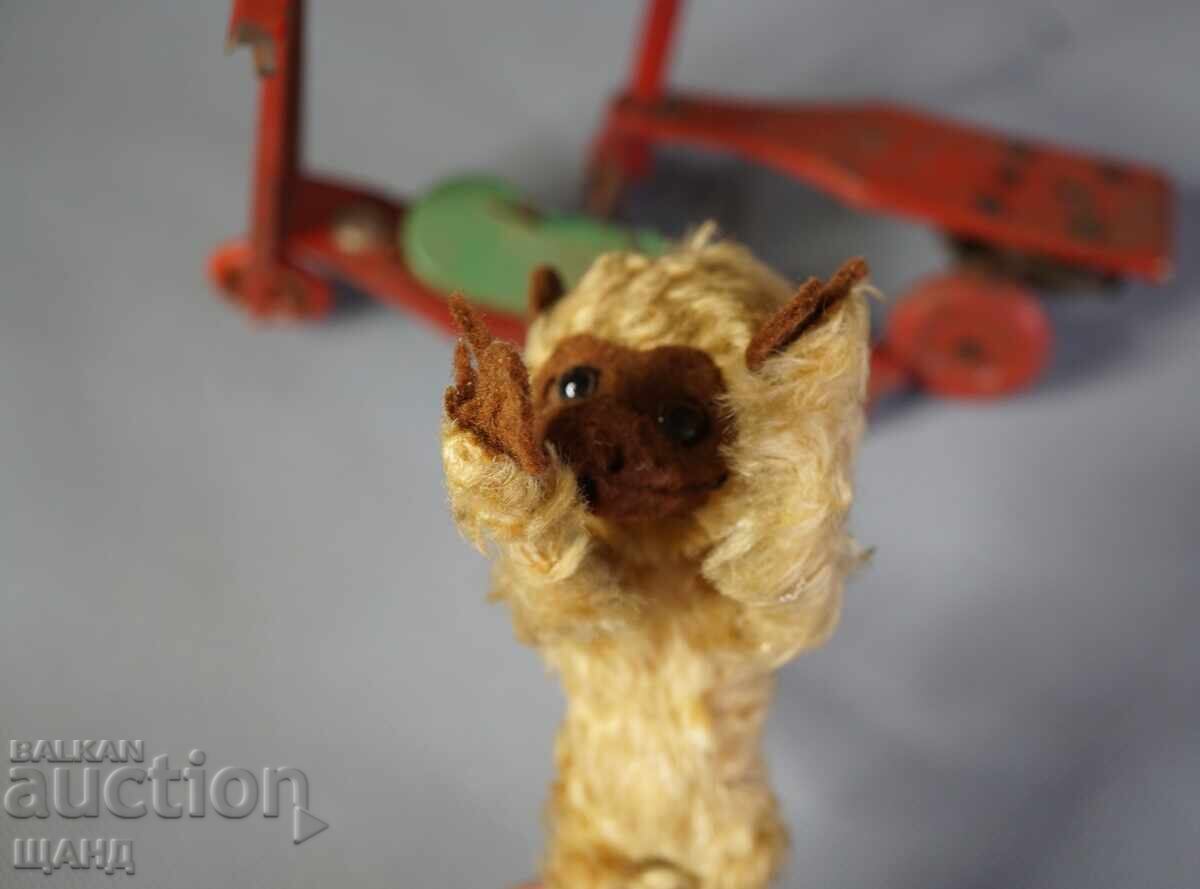 Стара механична метална играчка модел скутер с маймуна с цена 15.35 лв. | € 7.85