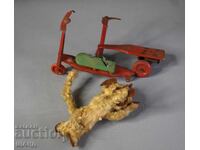 Παλιό μηχανικό μεταλλικό παιχνίδι, μοντέλο σκούτερ με μαϊμού