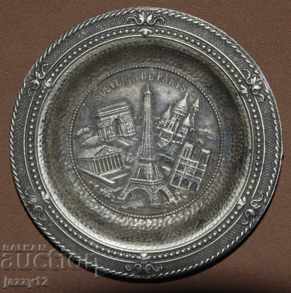 Δημοπρασία Παρίσι μικρό μεταλλικό διακοσμητικό πιάτο Γαλλία