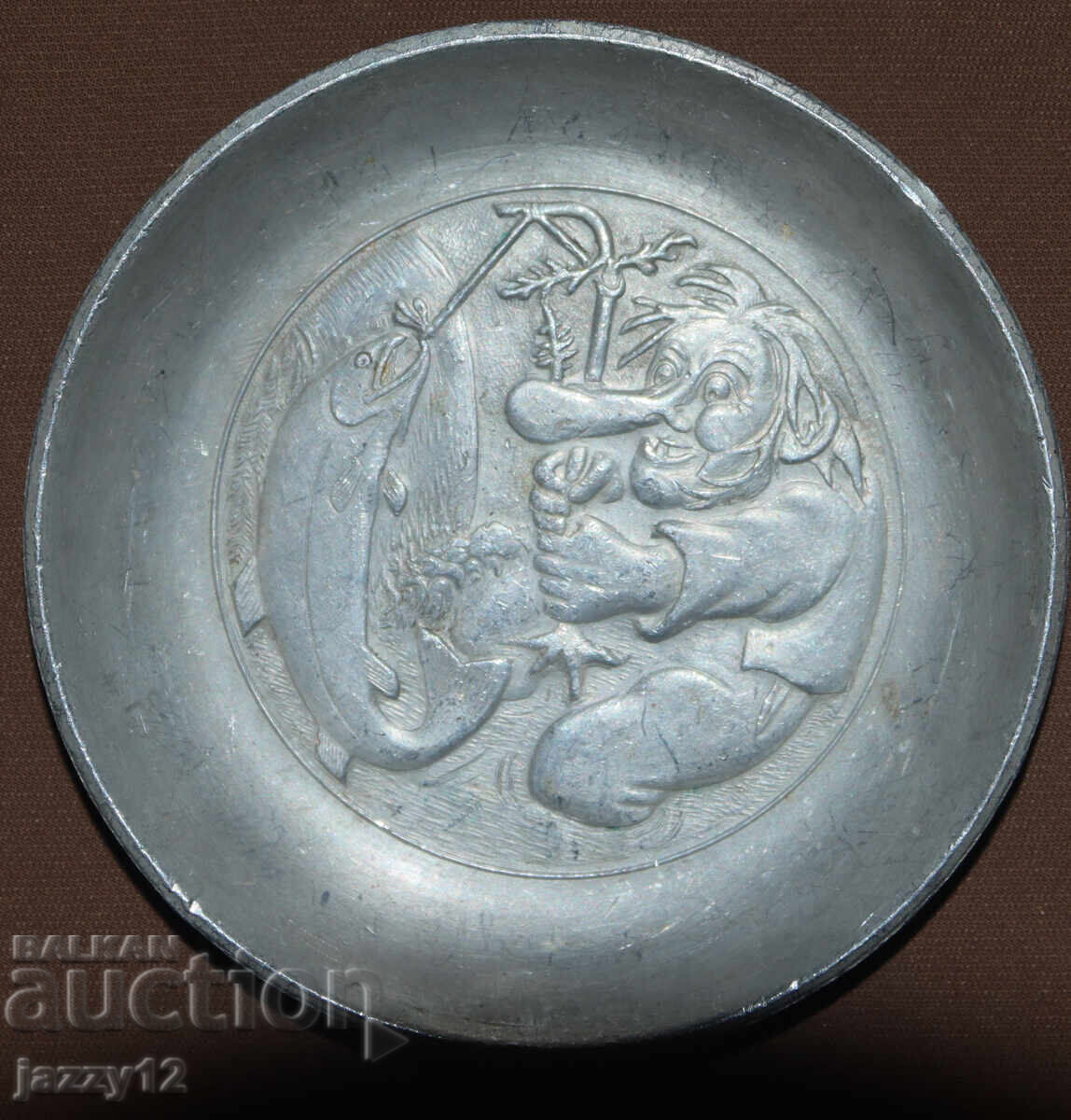 Μικρό αλουμινένιο Σκανδιναβικό διακοσμητικό πιάτο Μικρό αλουμινένιο Σκανδιναβικό διακοσμητικό πιάτο