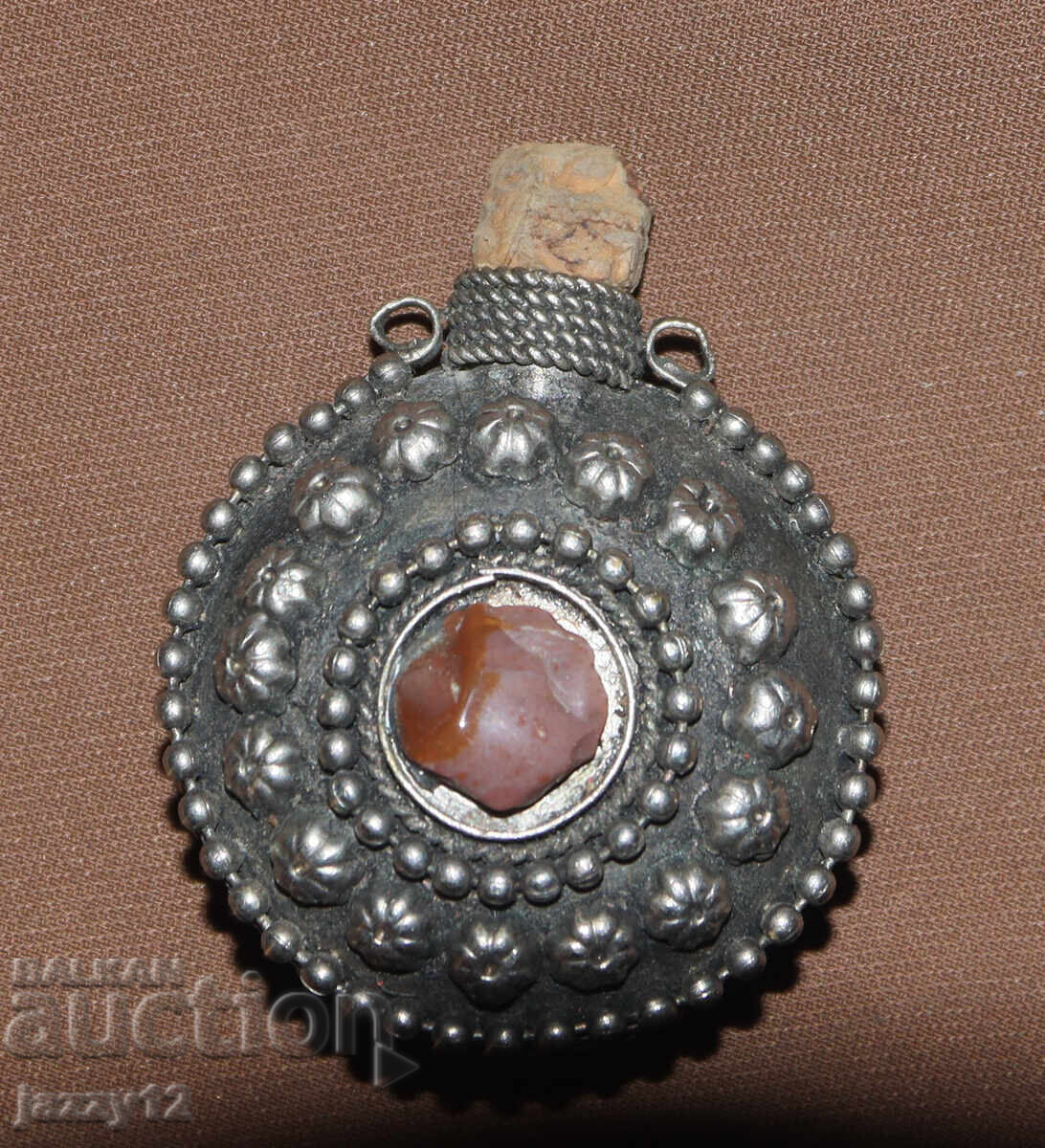 Auction Handmade antique necklace perfume bottle Auction Handmade antique necklace perfume bottle