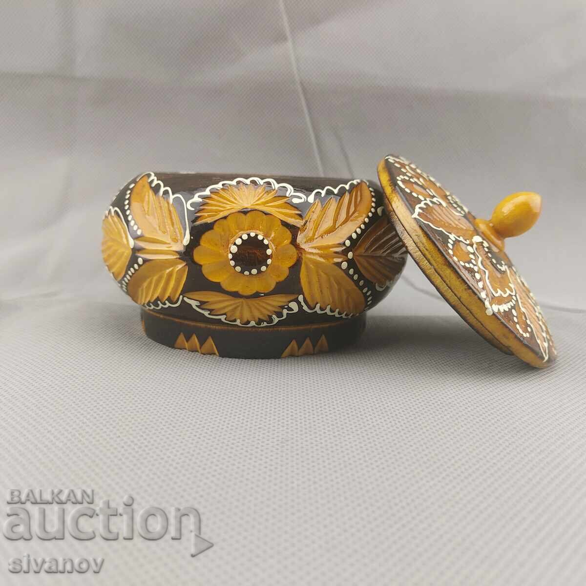 Όμορφο παλιό σκαλιστό ξύλινο κουτί κοσμημάτων #2842 με τιμή 19.99 BGN | € 10.22