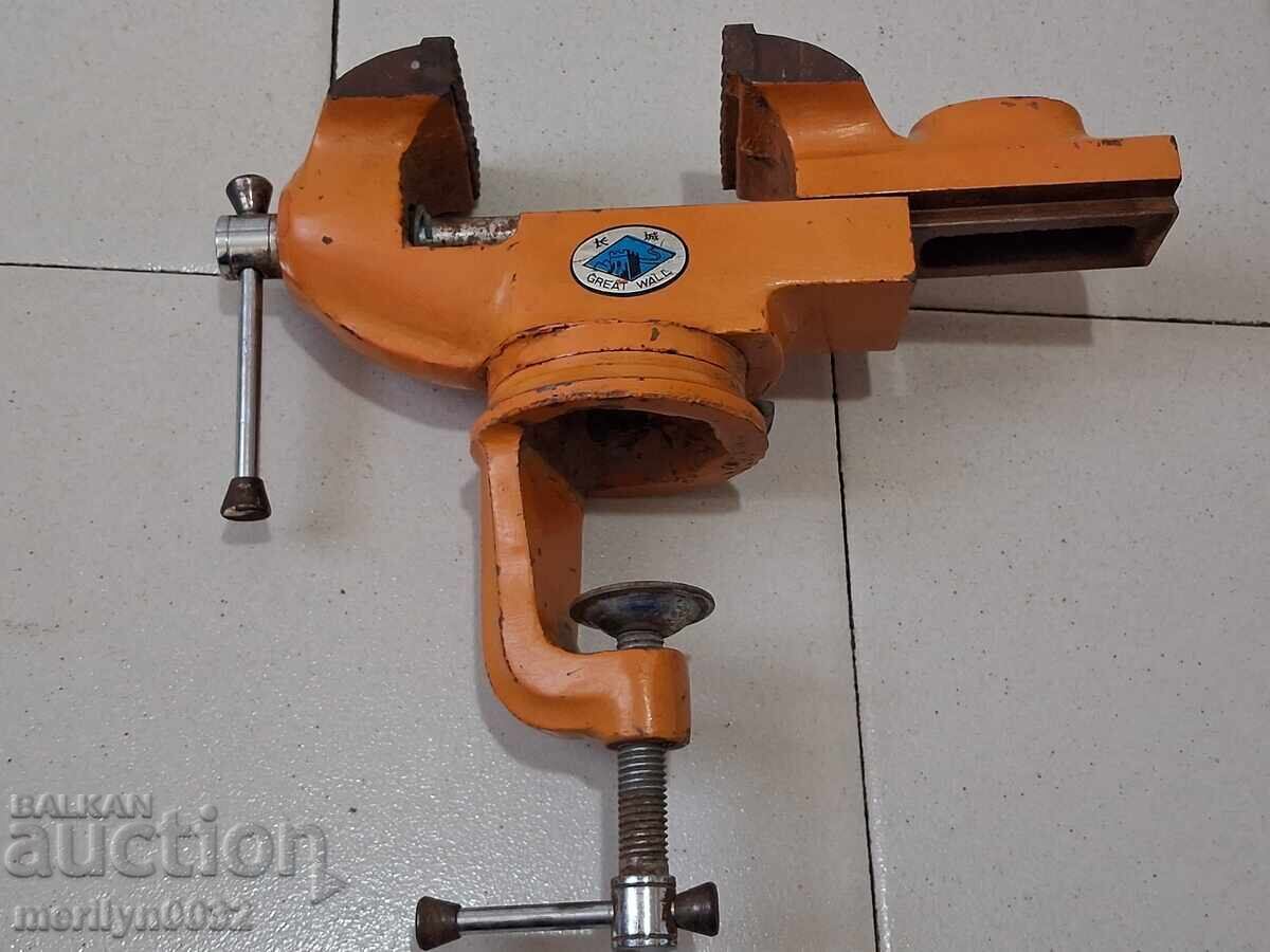 Παλιά μέγγενη σύσφιξης ΑΧΡΗΣΙΜΟ σιδηρουργικό εργαλείο ΛΕΙΤΟΥΡΓΕΙ με τιμή 99.90 BGN | € 51.08 Παλιά μέγγενη σύσφιξης ΑΧΡΗΣΙΜΟ σιδηρουργικό εργαλείο ΛΕΙΤΟΥΡΓΕΙ με τιμή 99.90 BGN | € 51.08