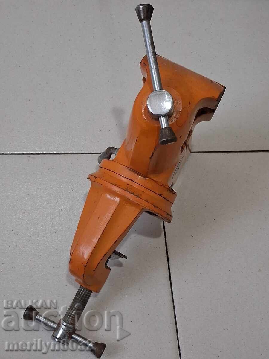 Παράδοση Παλιά μέγγενη σύσφιξης ΑΧΡΗΣΙΜΟ σιδηρουργικό εργαλείο ΛΕΙΤΟΥΡΓΕΙ Παράδοση Παλιά μέγγενη σύσφιξης ΑΧΡΗΣΙΜΟ σιδηρουργικό εργαλείο ΛΕΙΤΟΥΡΓΕΙ