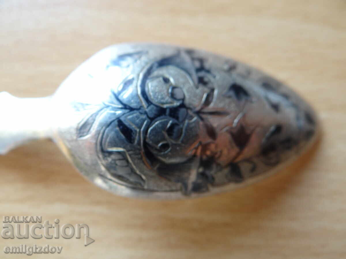 Livrarea O lingură de argint