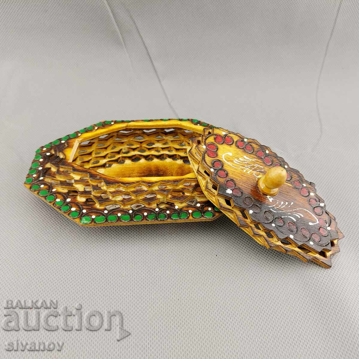 Cutie de bijuterii din lemn, veche, lucrată manual #2856 cu preț 19.99 BGN | € 10.22