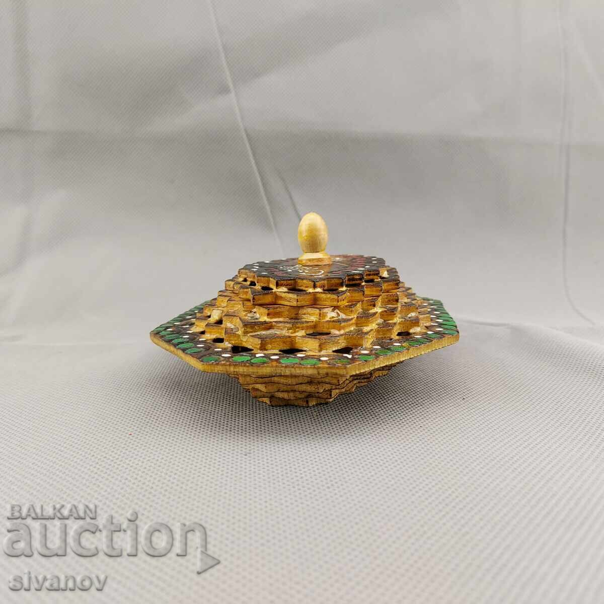 Licitație Cutie de bijuterii din lemn, veche, lucrată manual #2856