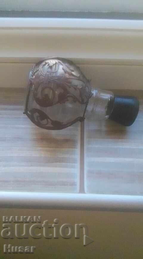 Παράδοση Μπουκαλάκι αρώματος, περίτεχνη διακόσμηση Παράδοση Μπουκαλάκι αρώματος, περίτεχνη διακόσμηση