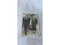 Fotografie Sofia Un bărbat, o femeie și un băiețel la plimbare