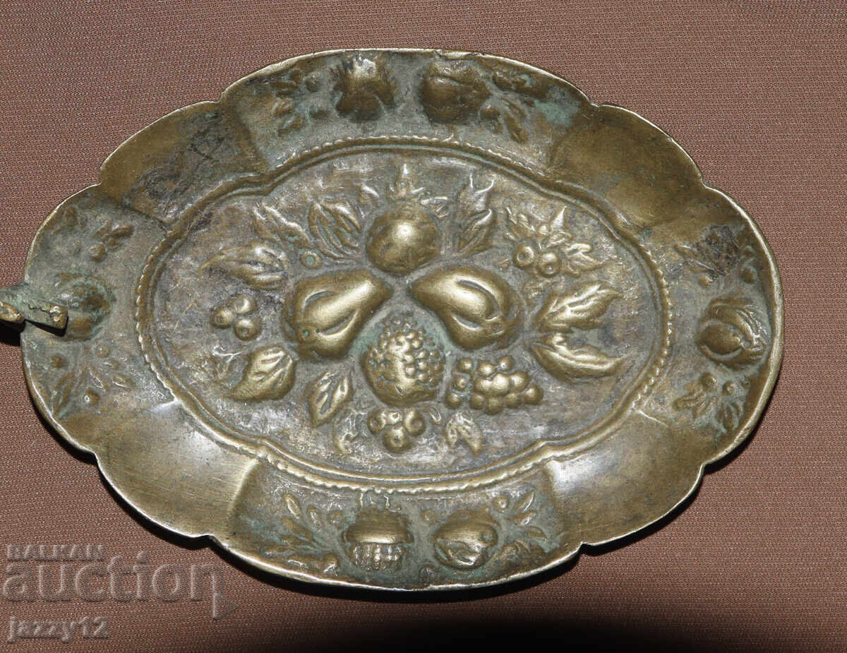 Доставка на Стара ръчно изработена декоративна бронзова купа