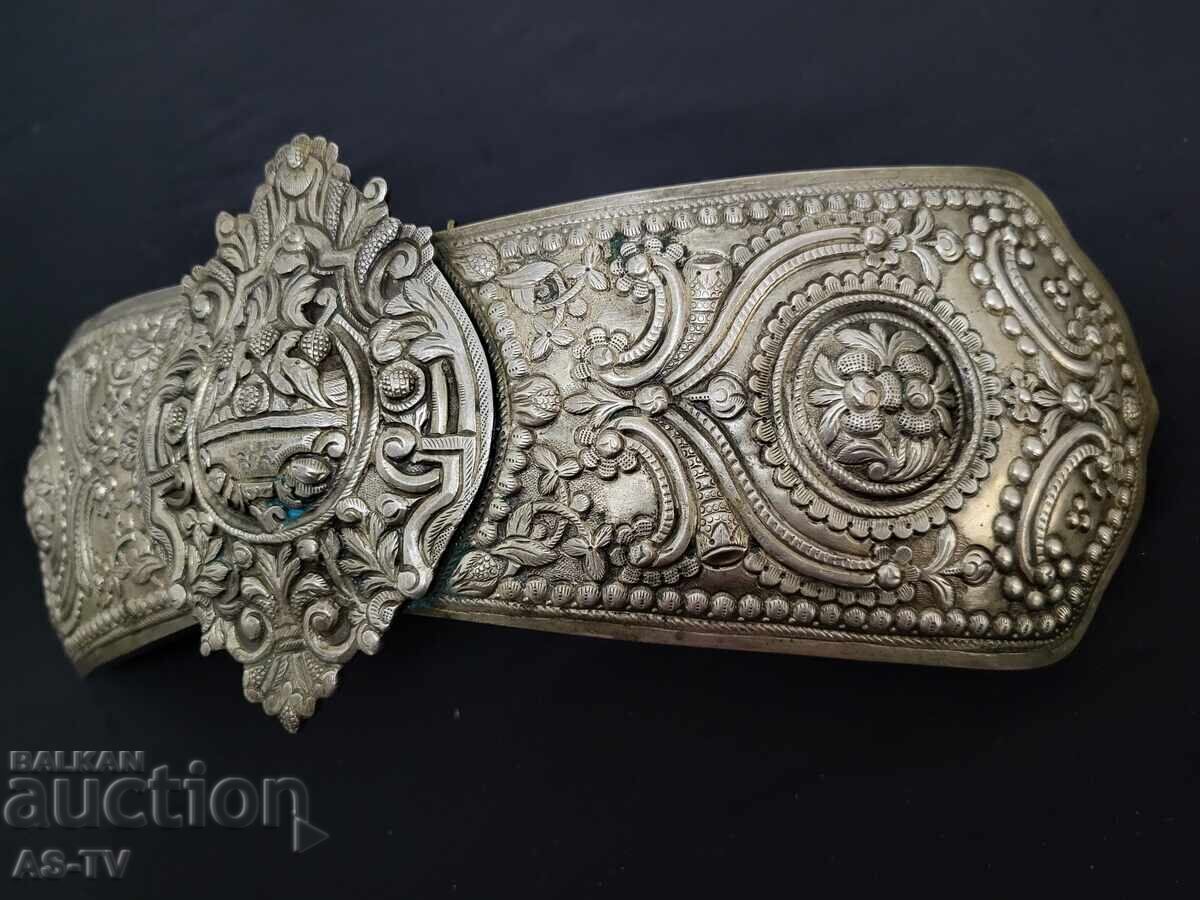 Delivery of Renaissance silver pafts