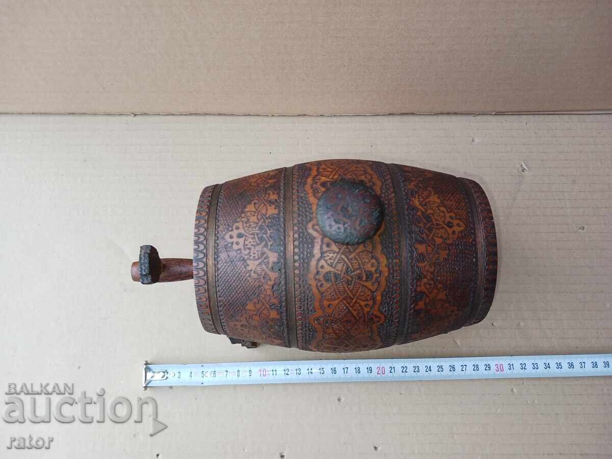 Παράδοση Όμορφο παλιό ξύλινο βαρελάκι με βάση - 1 λίτρο, γερό Παράδοση Όμορφο παλιό ξύλινο βαρελάκι με βάση - 1 λίτρο, γερό