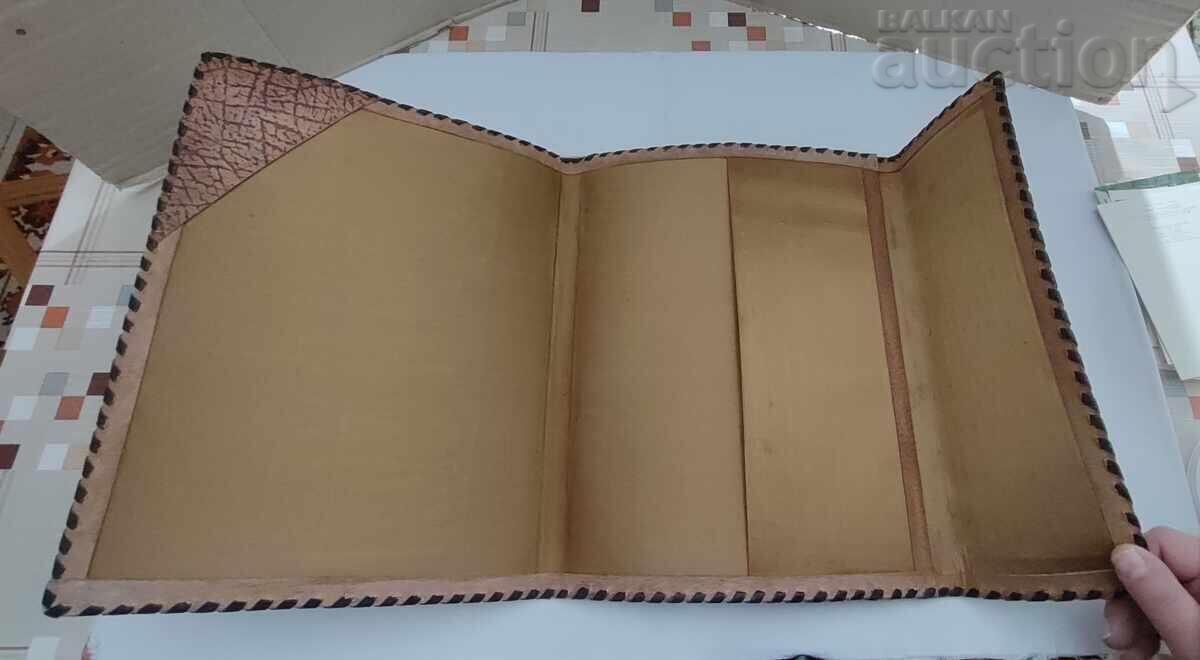 LEATHER FOLDER OZZU STARA ZAGORA with price 36.00 BGN | € 18.41