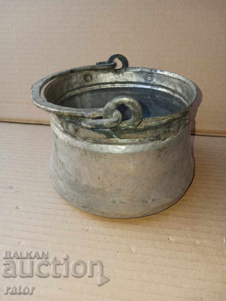 Πολύ παλιό χάλκινο, χάλκινο καζάνι, κανάτι, κανάτα με τιμή 58.99 BGN | € 30.16 Πολύ παλιό χάλκινο, χάλκινο καζάνι, κανάτι, κανάτα με τιμή 58.99 BGN | € 30.16