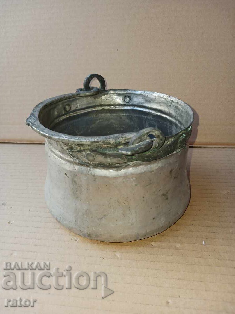 Παράδοση Πολύ παλιό χάλκινο, χάλκινο καζάνι, κανάτι, κανάτα Παράδοση Πολύ παλιό χάλκινο, χάλκινο καζάνι, κανάτι, κανάτα