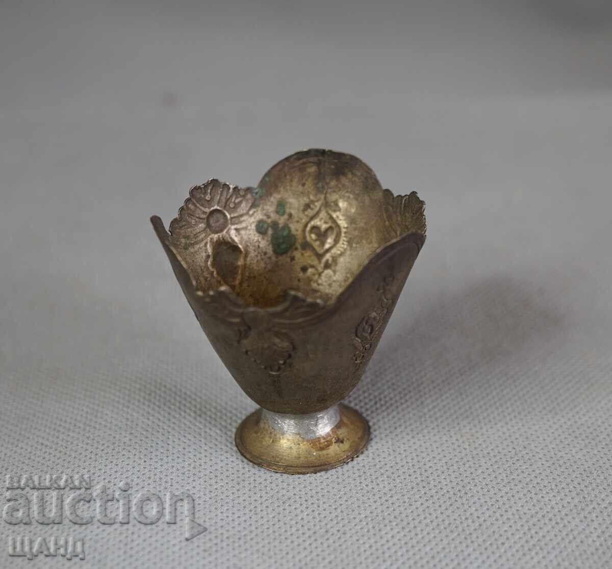 Auction  Old Revival Egg Cup, Sazhan