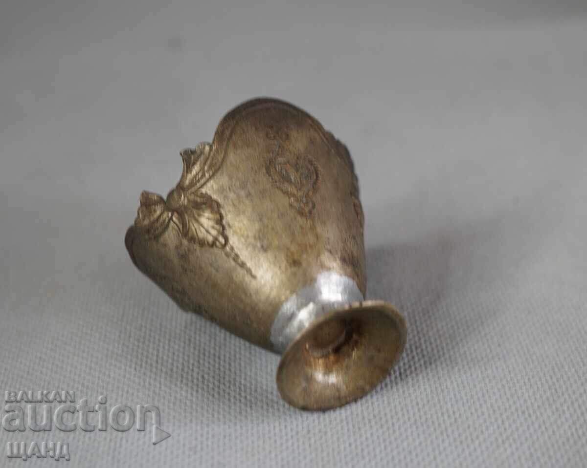 Delivery of Old Revival Egg Cup, Sazhan