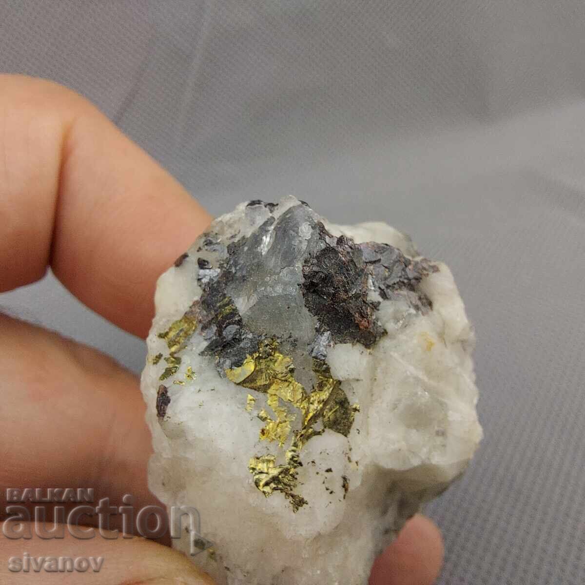 Δημοπρασία Ενδιαφέρον δείγμα χαλαζία και πυρίτη κρυσταλλικού συσσωματώματος #2931