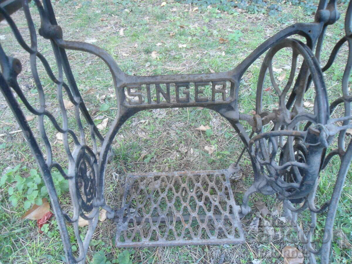 "SINGER" sewing machine legs, cast iron with price 76.00 BGN | € 38.86 "SINGER" sewing machine legs, cast iron with price 76.00 BGN | € 38.86