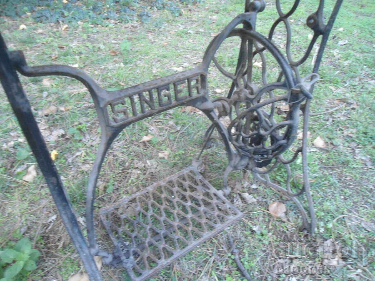 Auction "SINGER" sewing machine legs, cast iron Auction "SINGER" sewing machine legs, cast iron