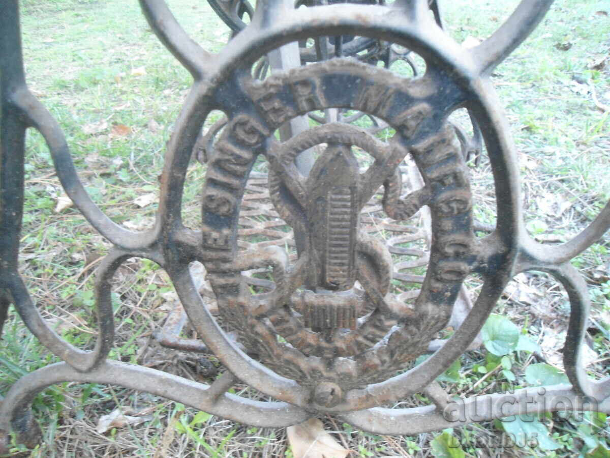 Delivery of "SINGER" sewing machine legs, cast iron Delivery of "SINGER" sewing machine legs, cast iron