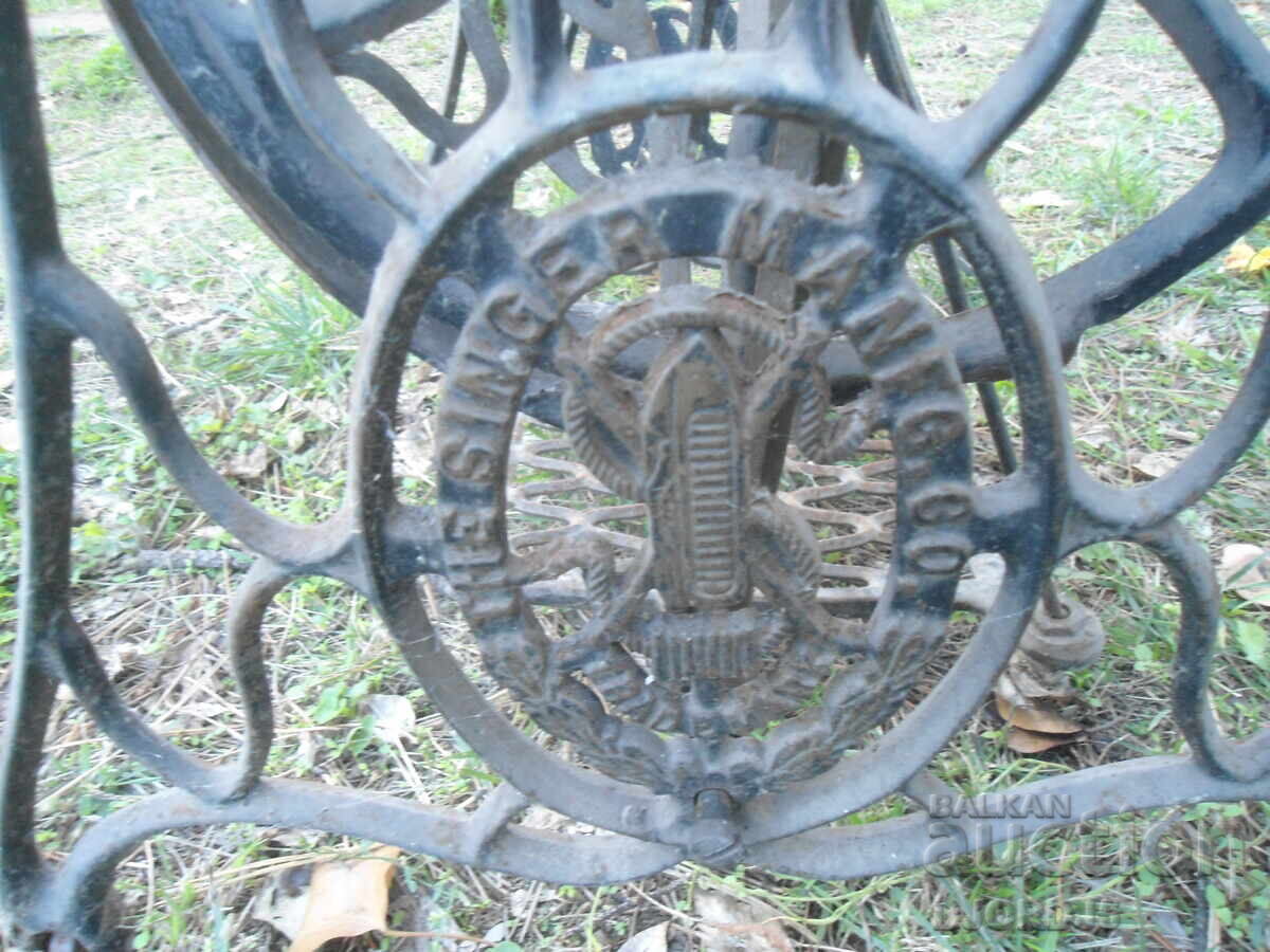 "SINGER" sewing machine legs, cast iron - 5 "SINGER" sewing machine legs, cast iron - 5