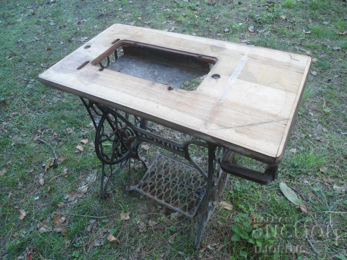 "SINGER" sewing machine legs, cast iron - 7 "SINGER" sewing machine legs, cast iron - 7