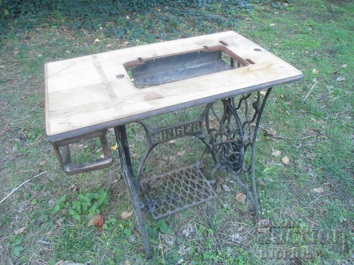 "SINGER" sewing machine legs, cast iron "SINGER" sewing machine legs, cast iron