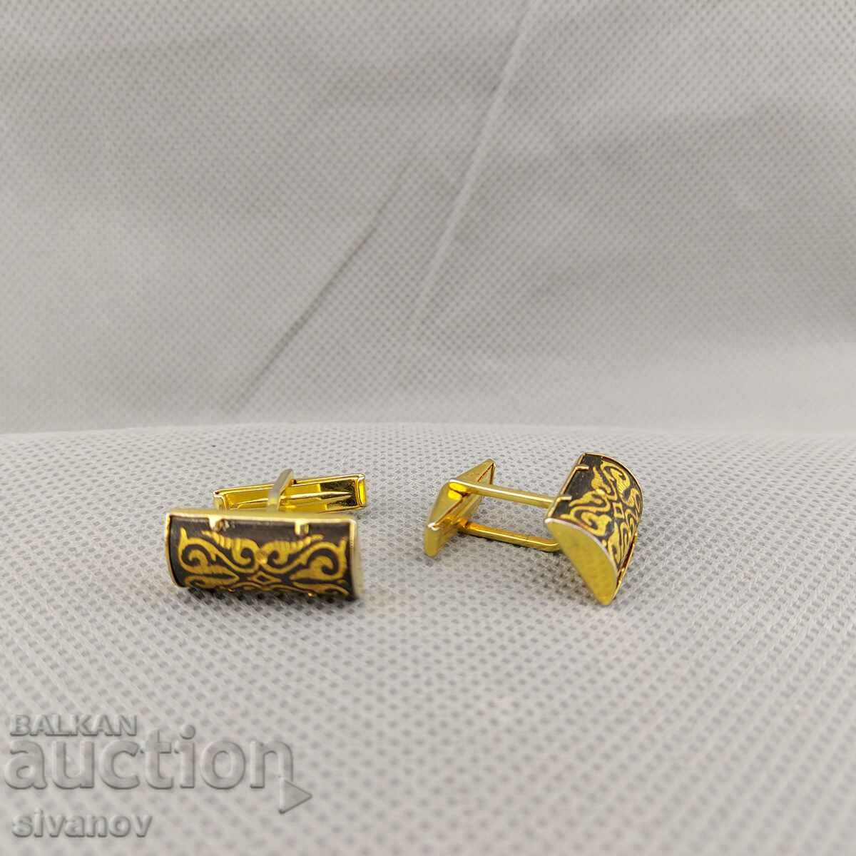 Παράδοση Όμορφα παλιά μανικετόκουμπα σε χρυσό χρώμα #2937 Παράδοση Όμορφα παλιά μανικετόκουμπα σε χρυσό χρώμα #2937