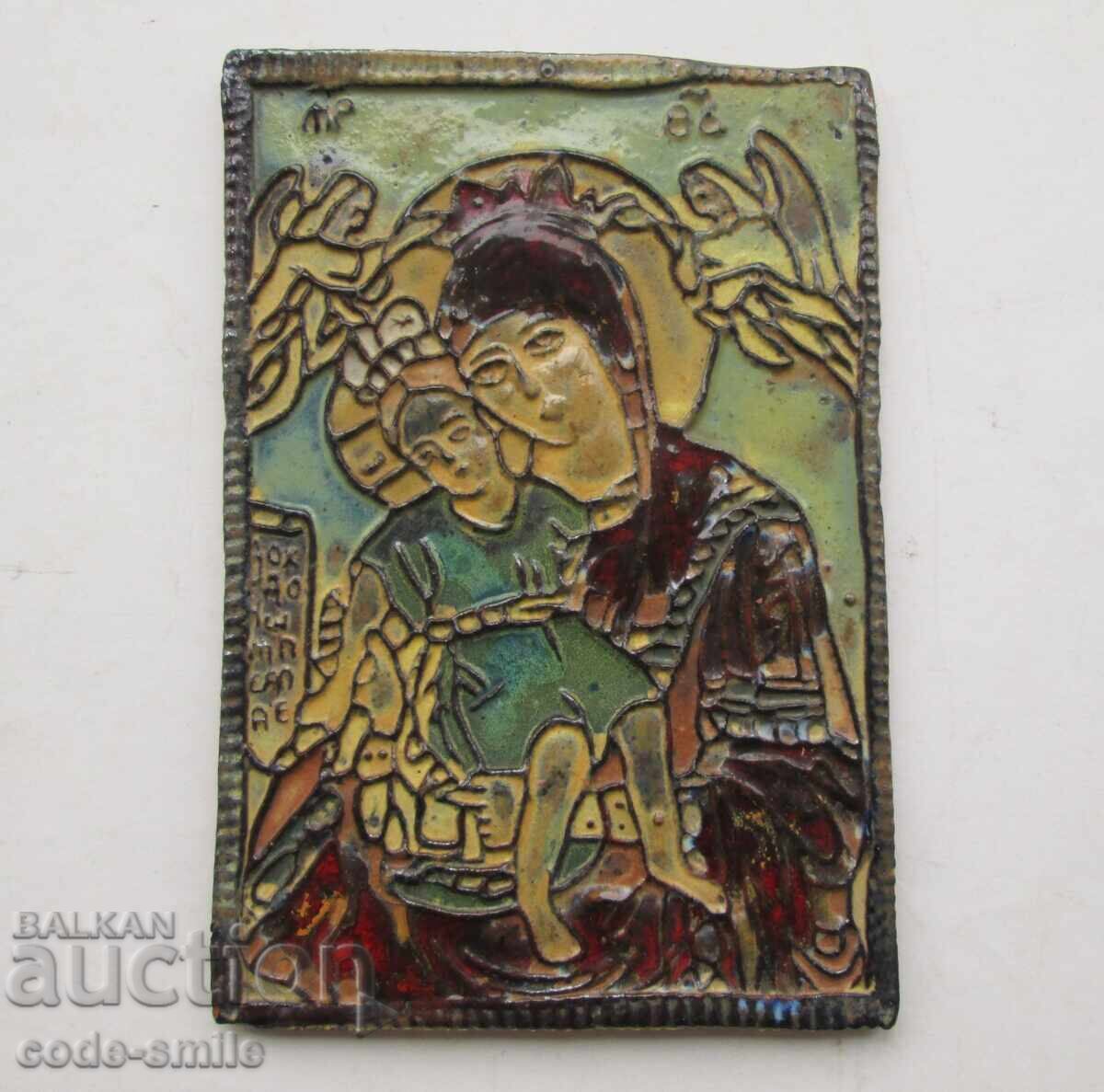 Veche icoană ceramică a Sfintei Fecioare Maria cu Pruncul