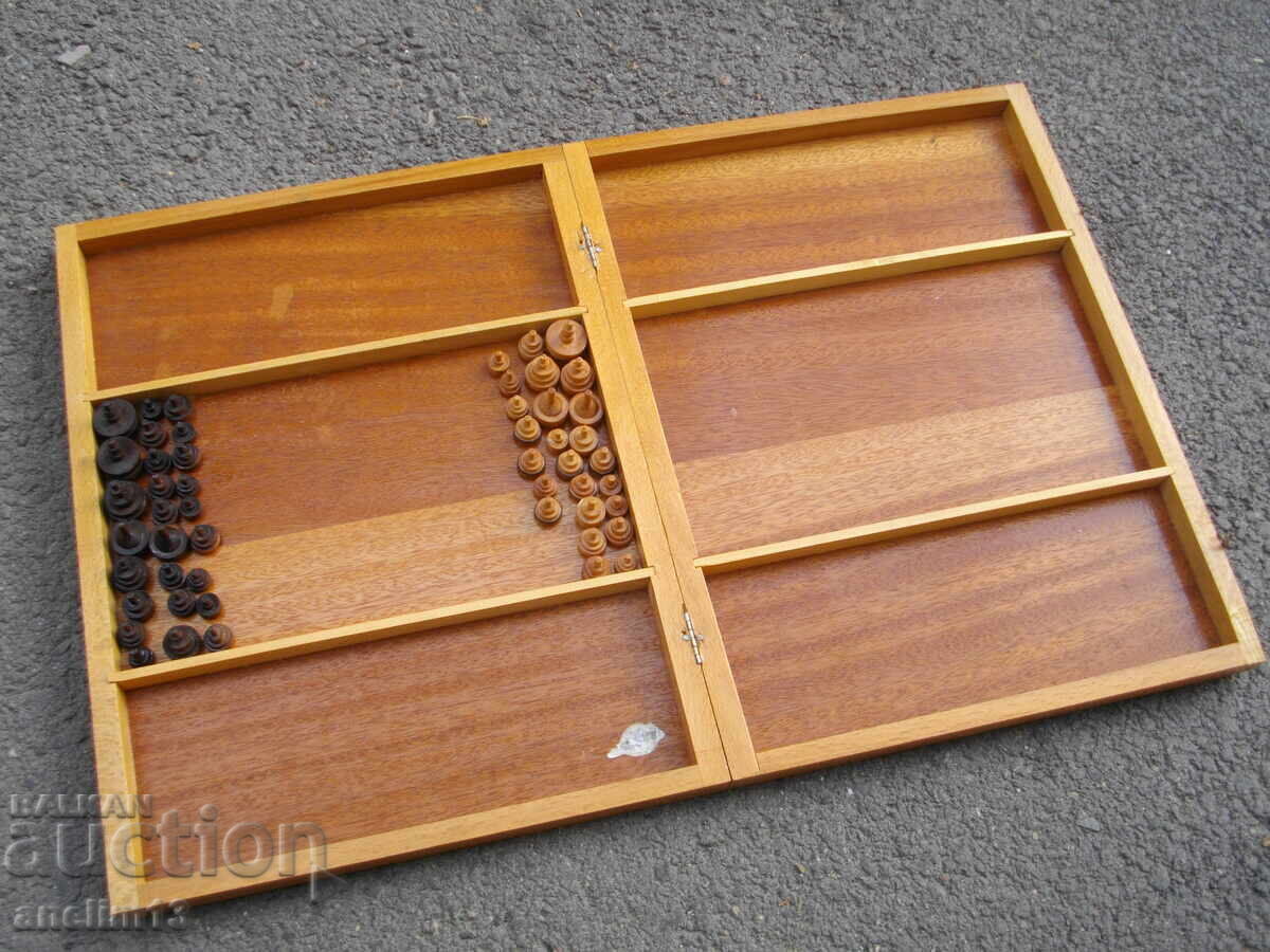 OLD WOODEN GAME SIMILAR TO CHESS