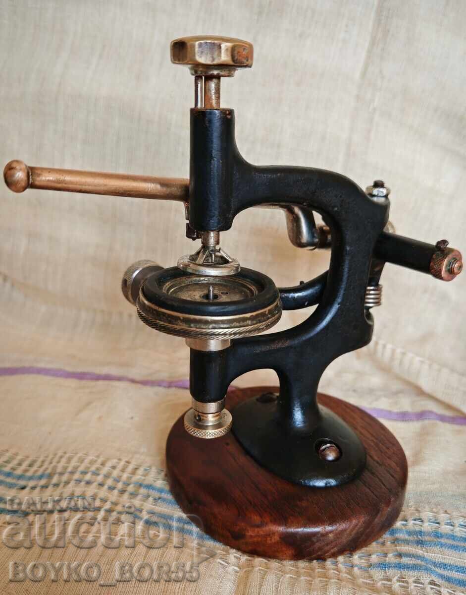 Σούπερ Σπάνιο Μηχάνημα Κοπής Γυαλιού για Ρολόγια 19ου αιώνα με τιμή 239.00 BGN | € 122.20 Σούπερ Σπάνιο Μηχάνημα Κοπής Γυαλιού για Ρολόγια 19ου αιώνα με τιμή 239.00 BGN | € 122.20