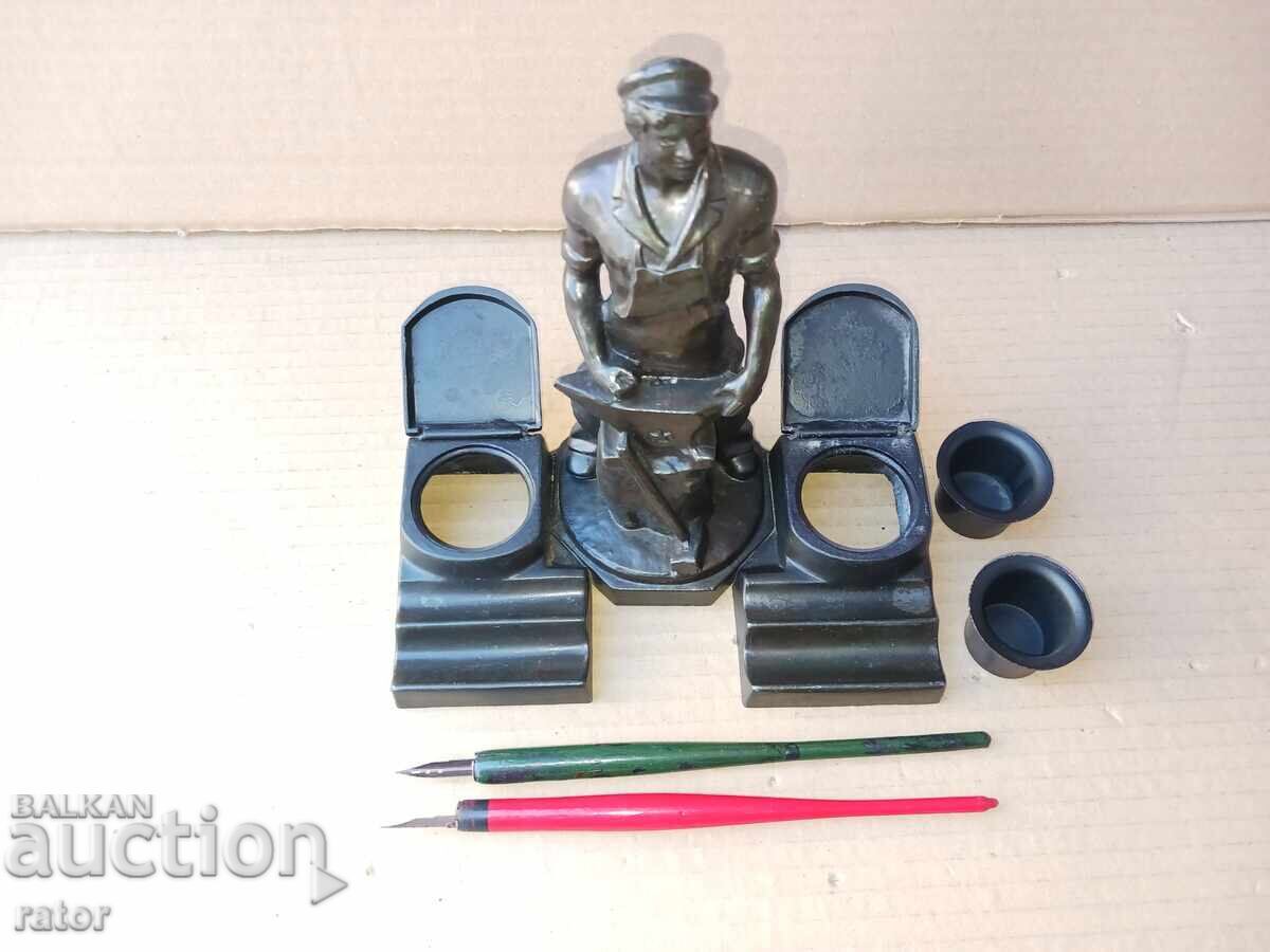 Delivery of Old metal inkwell - BLACKSMITH, figurine, penholders Delivery of Old metal inkwell - BLACKSMITH, figurine, penholders
