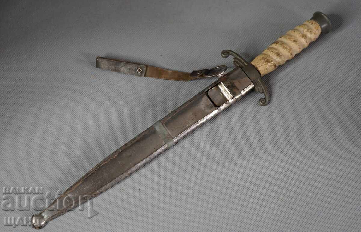 Παλιό Γερμανικό μεταλλικό παιχνίδι μαχαίρι, στιλέτο, σπαθί, ξιφολόγχη με θήκη με τιμή € 35.25 | 68.94 BGN Παλιό Γερμανικό μεταλλικό παιχνίδι μαχαίρι, στιλέτο, σπαθί, ξιφολόγχη με θήκη με τιμή € 35.25 | 68.94 BGN