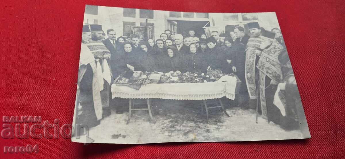 PREOT - ÎNMORMÂNTARE - PREOȚI - OAMENI