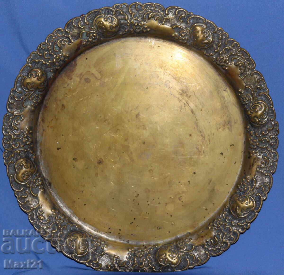 Аукцион Старинен голям месингов декоративен поднос Аукцион Старинен голям месингов декоративен поднос