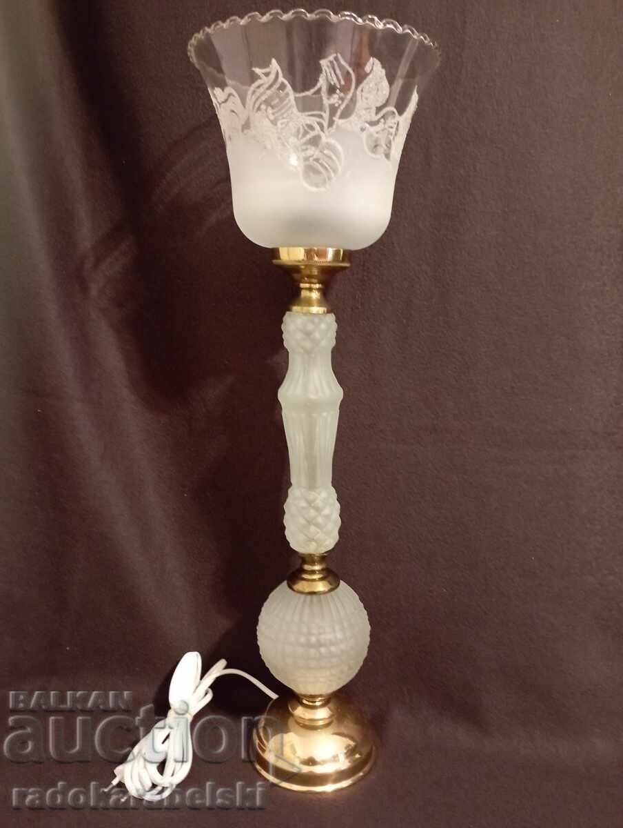 Αρχαίο όμορφο φωτιστικό με γυάλινο αμπαζούρ με χαρακτική