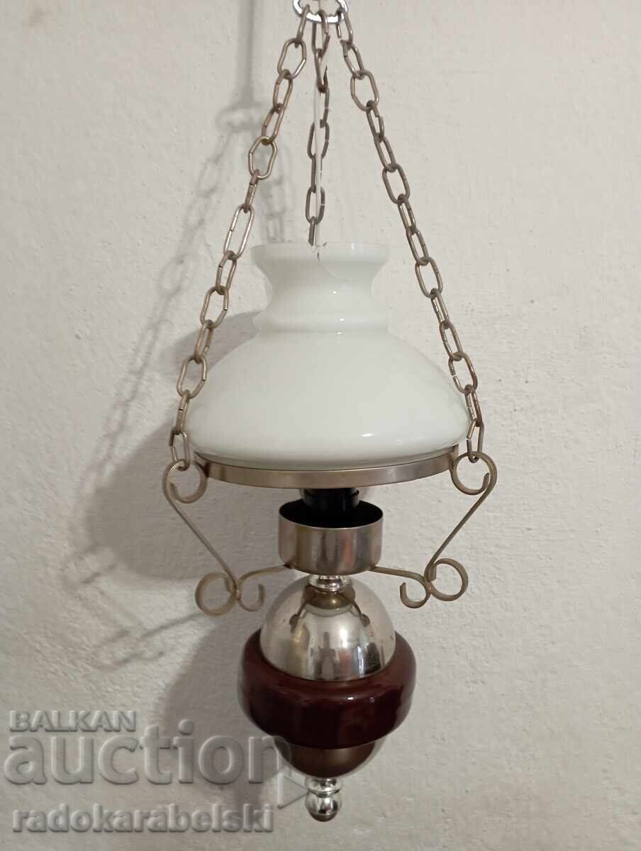 Όμορφος πολυέλαιος με λευκό γυάλινο αμπαζούρ με τιμή 49.90 BGN | € 25.51