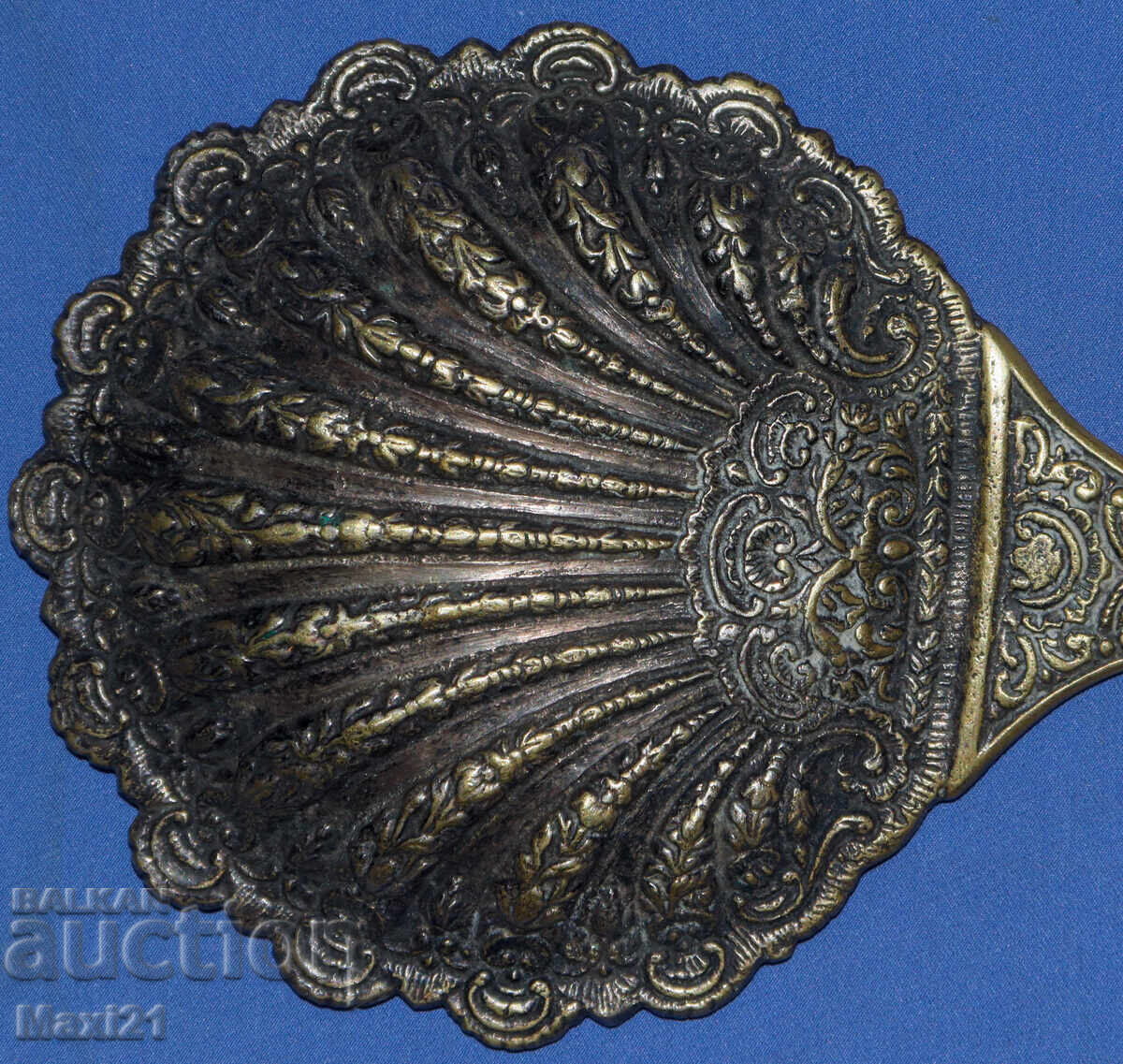 Παράδοση Αρχαίο, στιβαρό, χάλκινο καθρέφτη