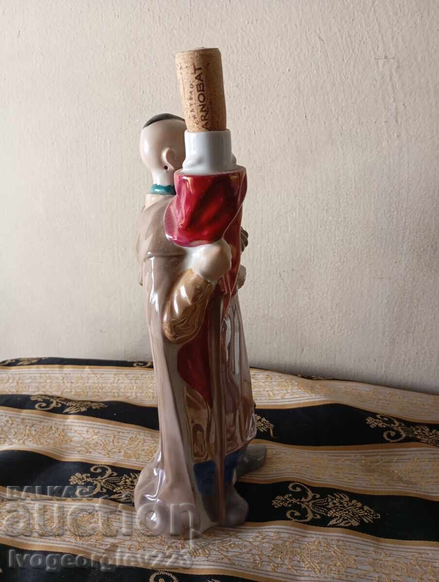 Доставка на Порцеланова бутилка за алкохол