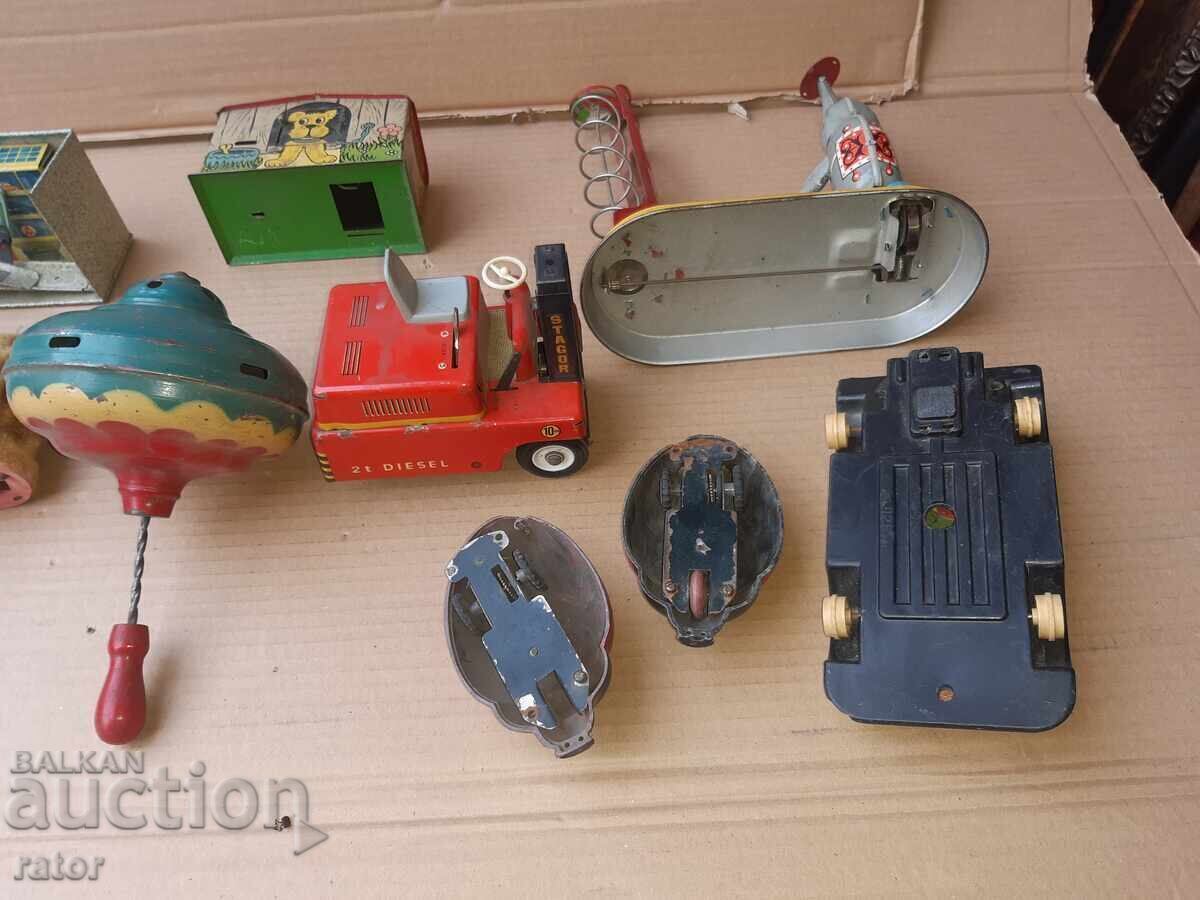 Livrarea Jucării mecanice vechi - 8 bucăți Livrarea Jucării mecanice vechi - 8 bucăți