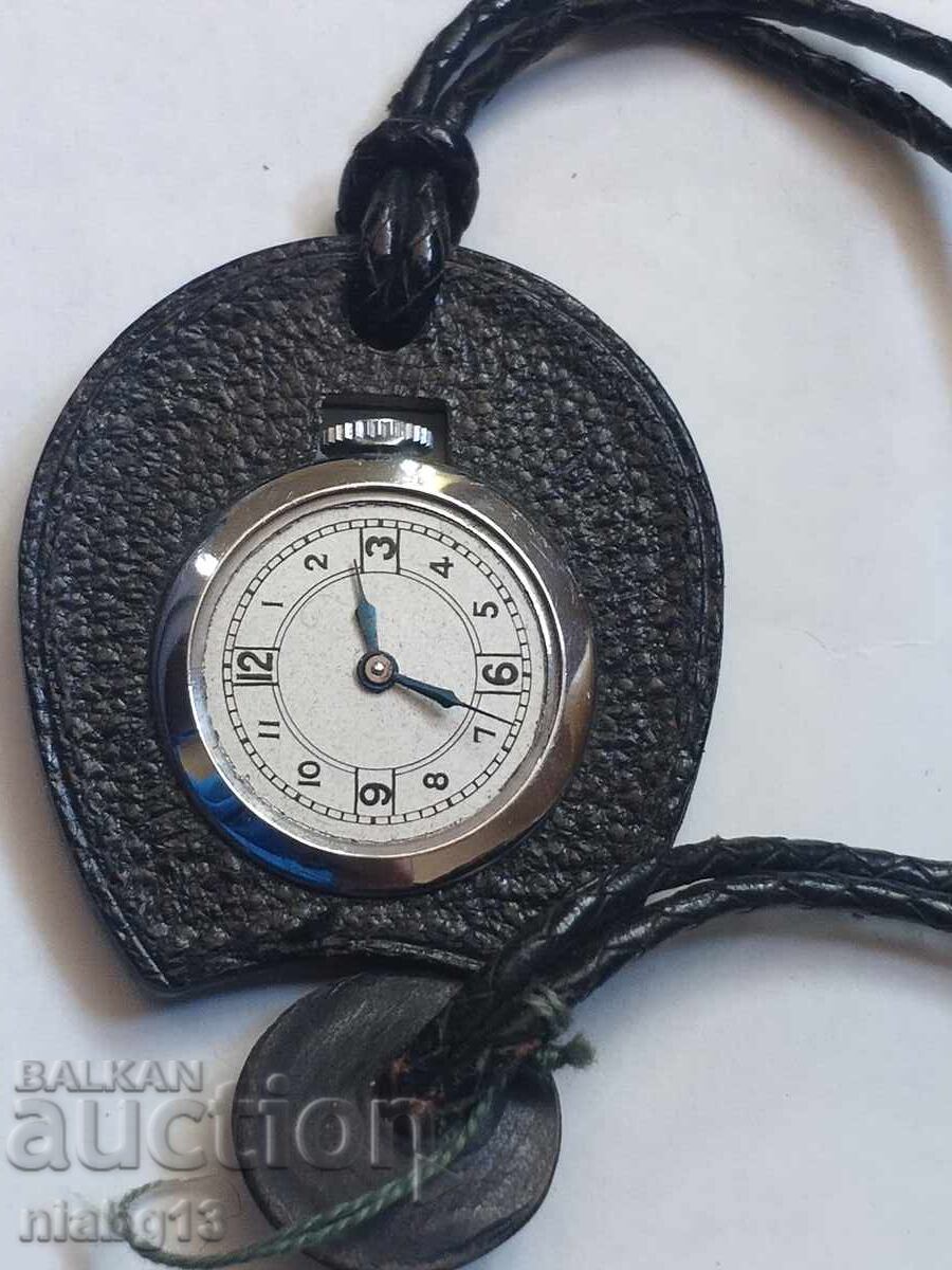 Ceas cu preț 30.00 BGN | € 15.34 Ceas cu preț 30.00 BGN | € 15.34