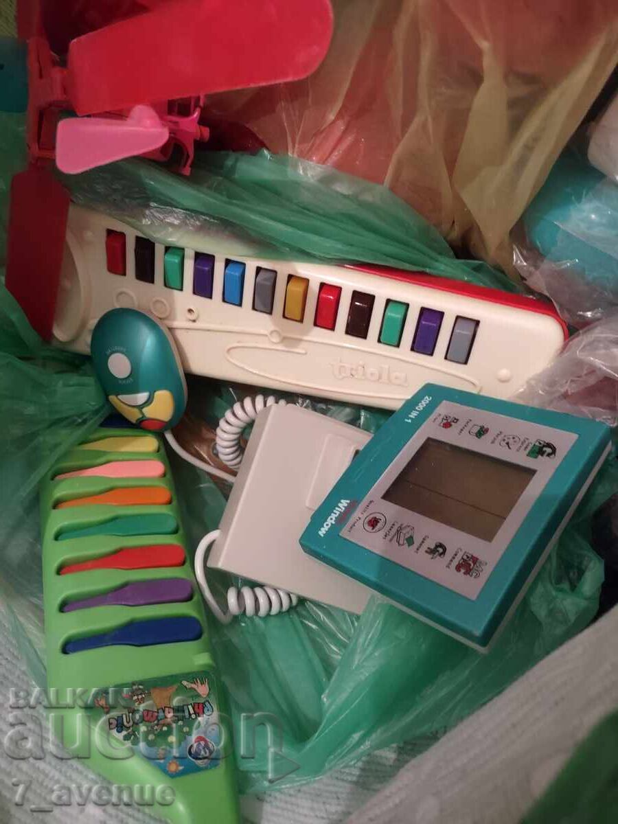 Παλιά παιδικά παιχνίδια, ολόκληρη τσάντα, μεταχειρισμένα 22.10.2025 με τιμή 69.00 BGN | € 35.28